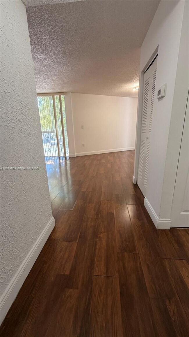 Foto del edificio - 7075 NW 186th St