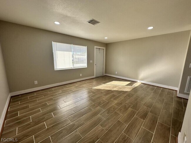 Building Photo - 127 Gordon Ave S