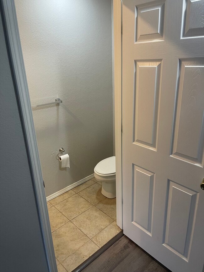 baño de abajo - 2317 W Skyler Dr