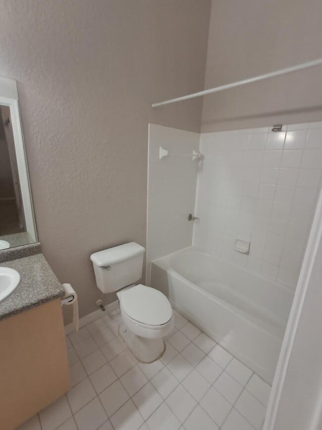 Building Photo - 260 Crestwood Cir