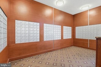 Building Photo - 3709 S George Mason Dr