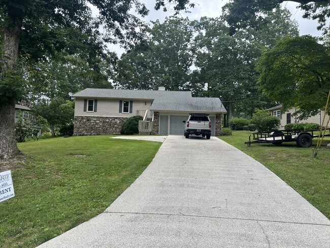 Building Photo - 203 Snead Dr