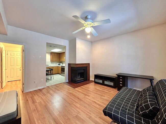 Building Photo - Charming 1/BR 1/BA + Den in a Private, Pea...