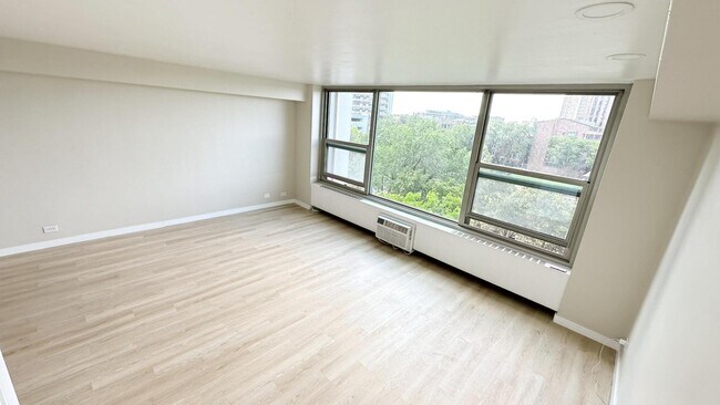 Foto del edificio - 3600 N Lake Shore Dr