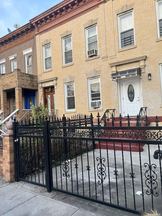 Primary Photo - 571 E 29th St