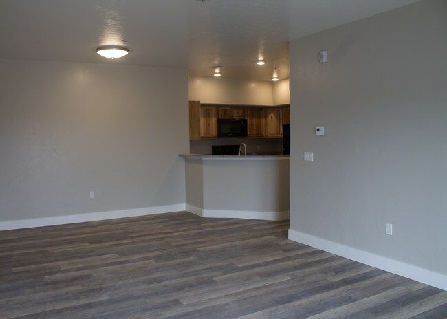 Building Photo - 300 N 2nd W