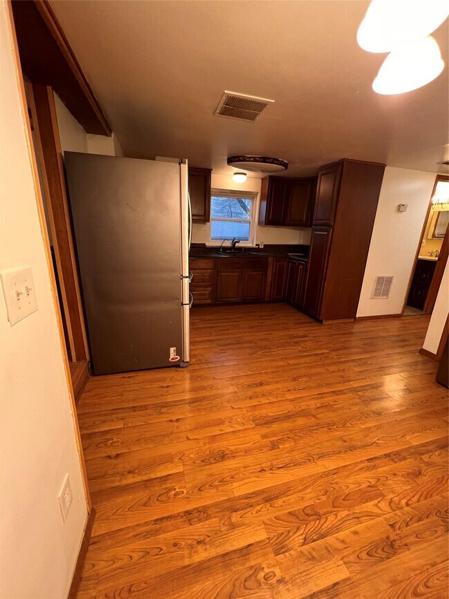 Foto del edificio - 6 Farmingdale Ln