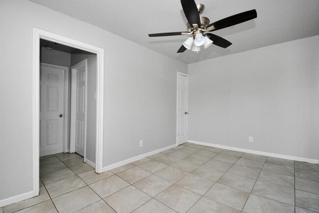 Foto del edificio - 8127 Colonial Ln