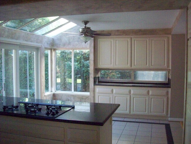 Building Photo - 24 Recodo