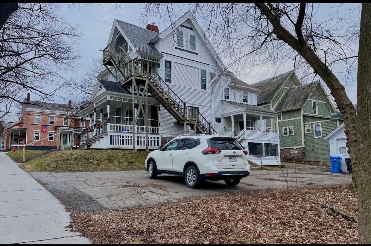 Photo - 203 Maple Street