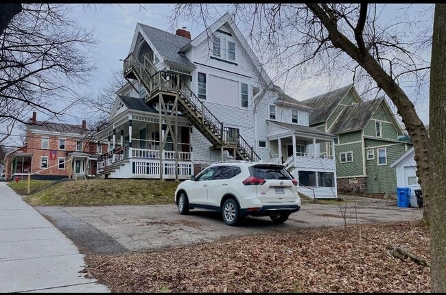 Photo - 203 Maple St Apartment