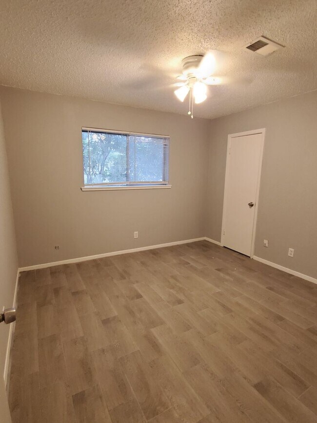 Foto del edificio - Beautiful brick home in Beaumont West End