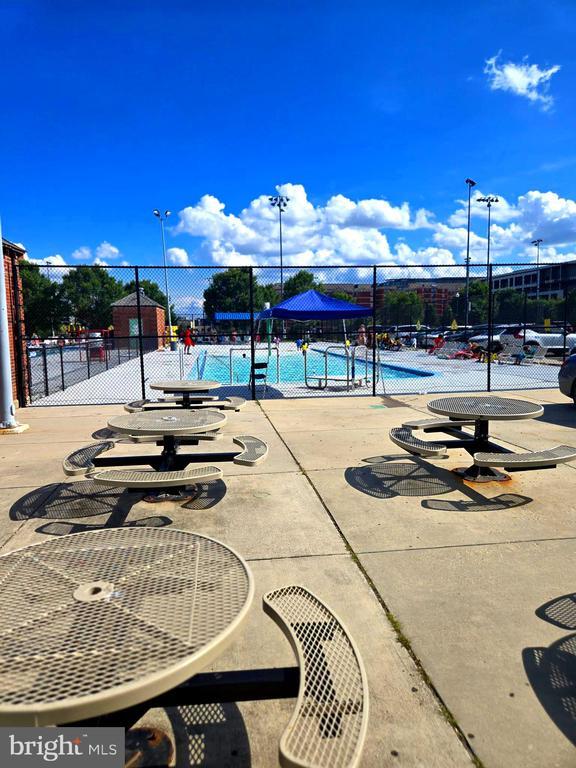 Foto del edificio - 757 Girard St NW