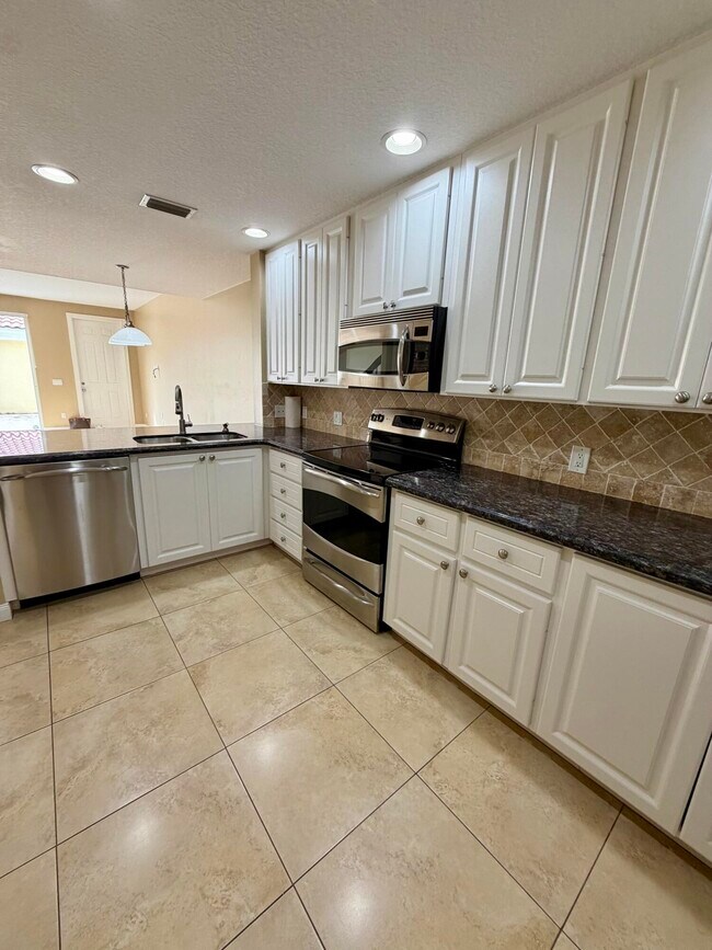 Building Photo - 1605 Jeaga Dr