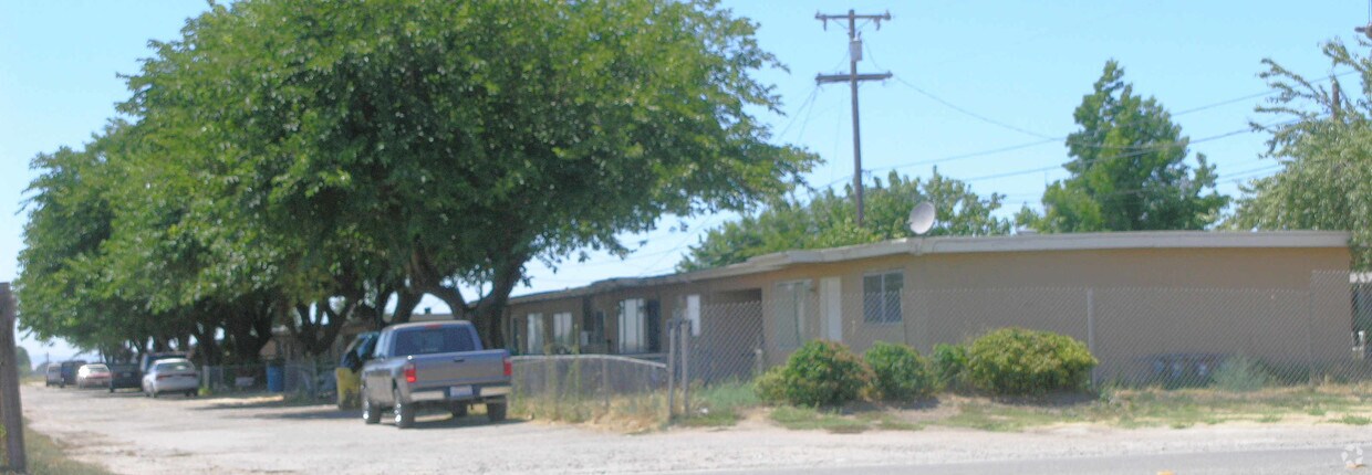 Primary Photo - 15427 S Airport Way