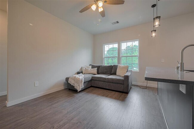 Foto del edificio - 7218 Philibert Ln