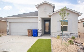 Building Photo - 3007 San Jenaro Dr
