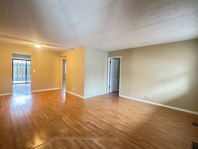 Foto del edificio - 1504 W Jefferson Ave