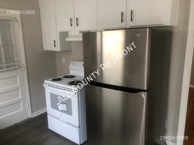 Foto del edificio - 1925 Kennesaw Dr