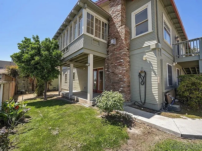 Building Photo - 1821 Cypress Ave