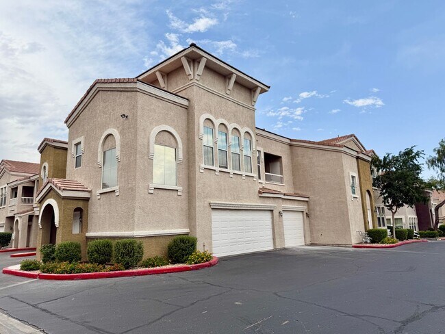 Building Photo - BEAUTIFULLY REMODELED 1 BEDROOM DOWNSTAIRS...