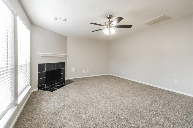 Foto del edificio - 28802 Waltham St