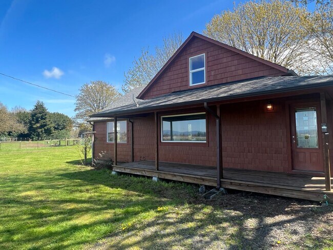 Building Photo - Yard Care Included - Junction City Farm Home