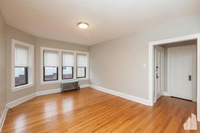 Building Photo - 2 bedroom in Chicago IL 60625