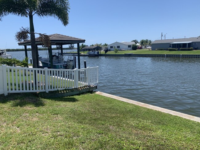Building Photo - Beautifully Renovated Canal Home