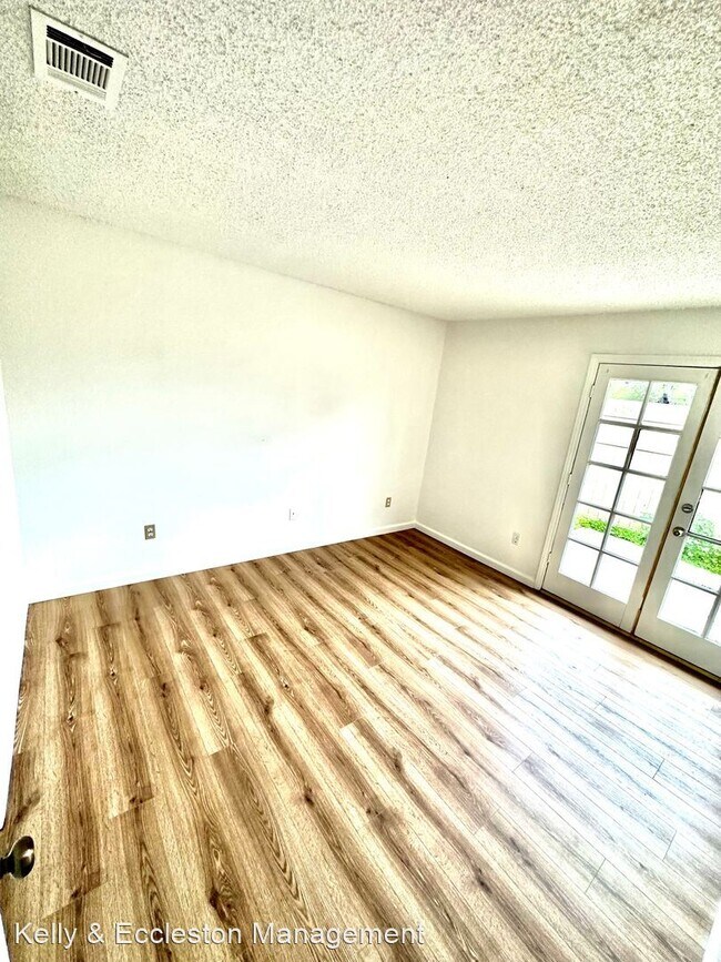 Building Photo - 2 br, 1 bath House - 5401 Dunsmuir Road #32