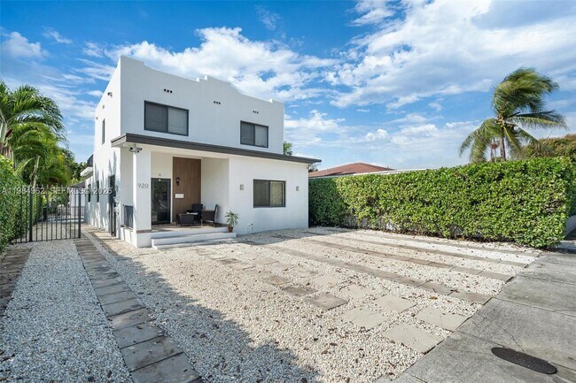 Foto del edificio - 920 SW 9th St