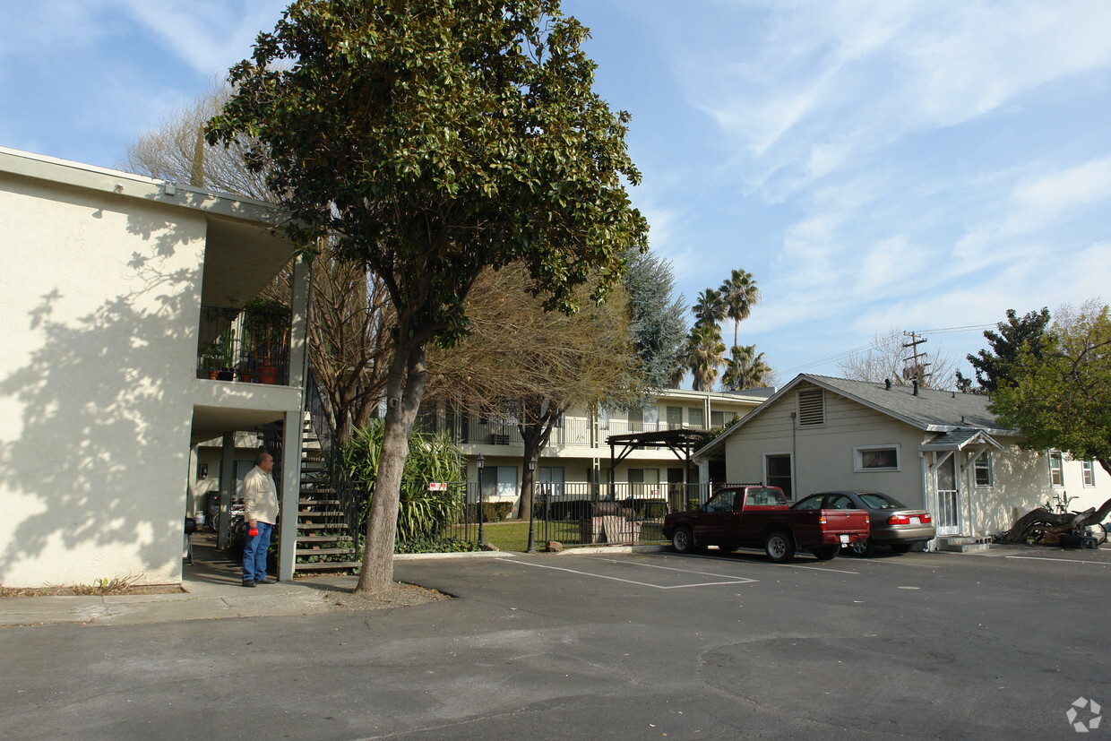 Building Photo - Rice Bowl Apartments