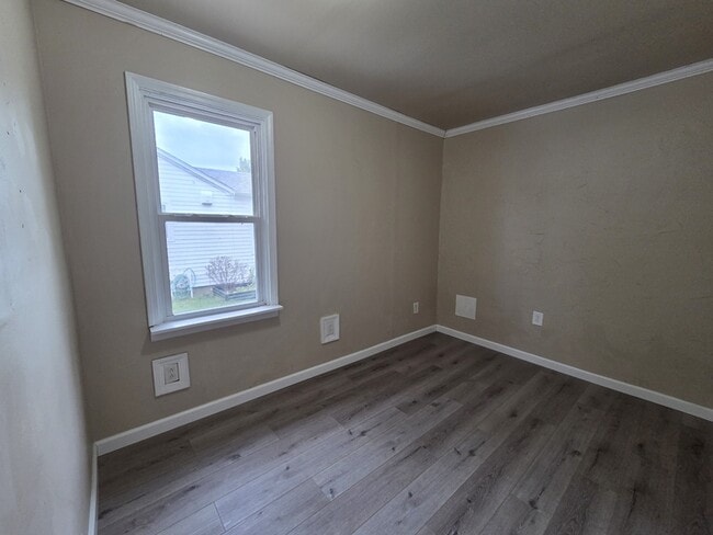 Building Photo - 119 Plummer Ave