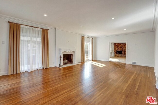 Building Photo - 165 N Las Palmas Ave