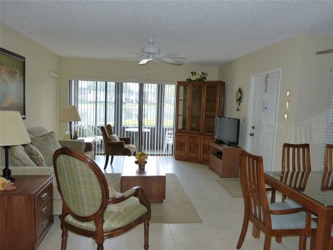 Foto del edificio - 1151 Pine Ridge Cir W