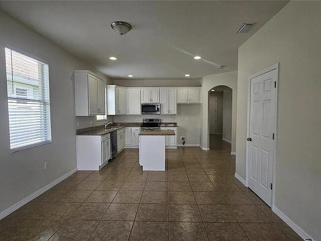 Building Photo - 2528 Ladoga Dr