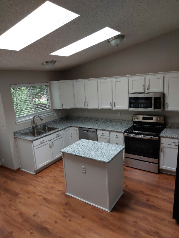 Building Photo - 9660 Lameria Dr