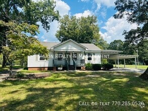 Building Photo - 538 Old Airport Rd