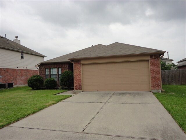 Building Photo - 826 N Vista Dr
