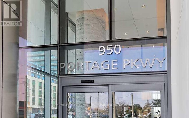 Photo du bâtiment - 950-5950 Portage Pkwy