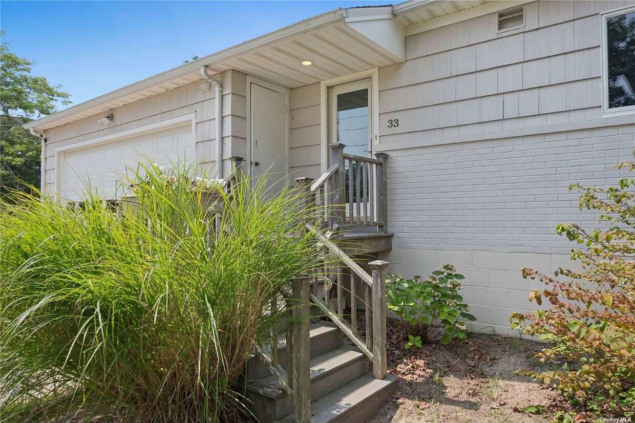 Primary Photo - 33 Beach Rd