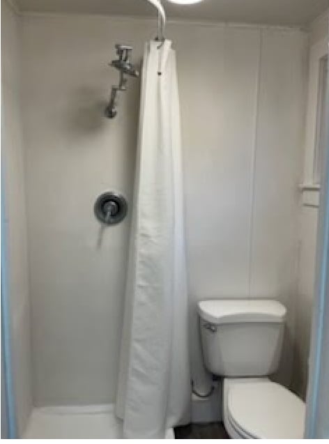 baño - 132 NW 30th St