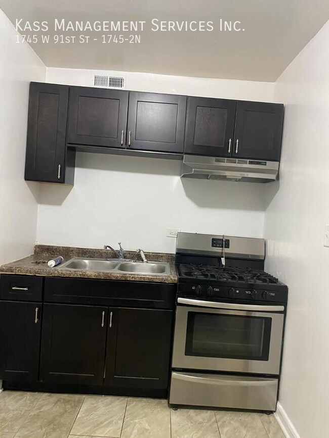Foto del edificio - 1745 W 91st St