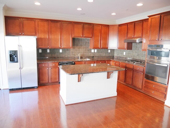 Building Photo - Gorgeous Townhome with 2 Car Garage locate...