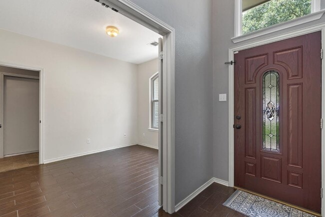 Foto del edificio - 2704 Greenlee Dr