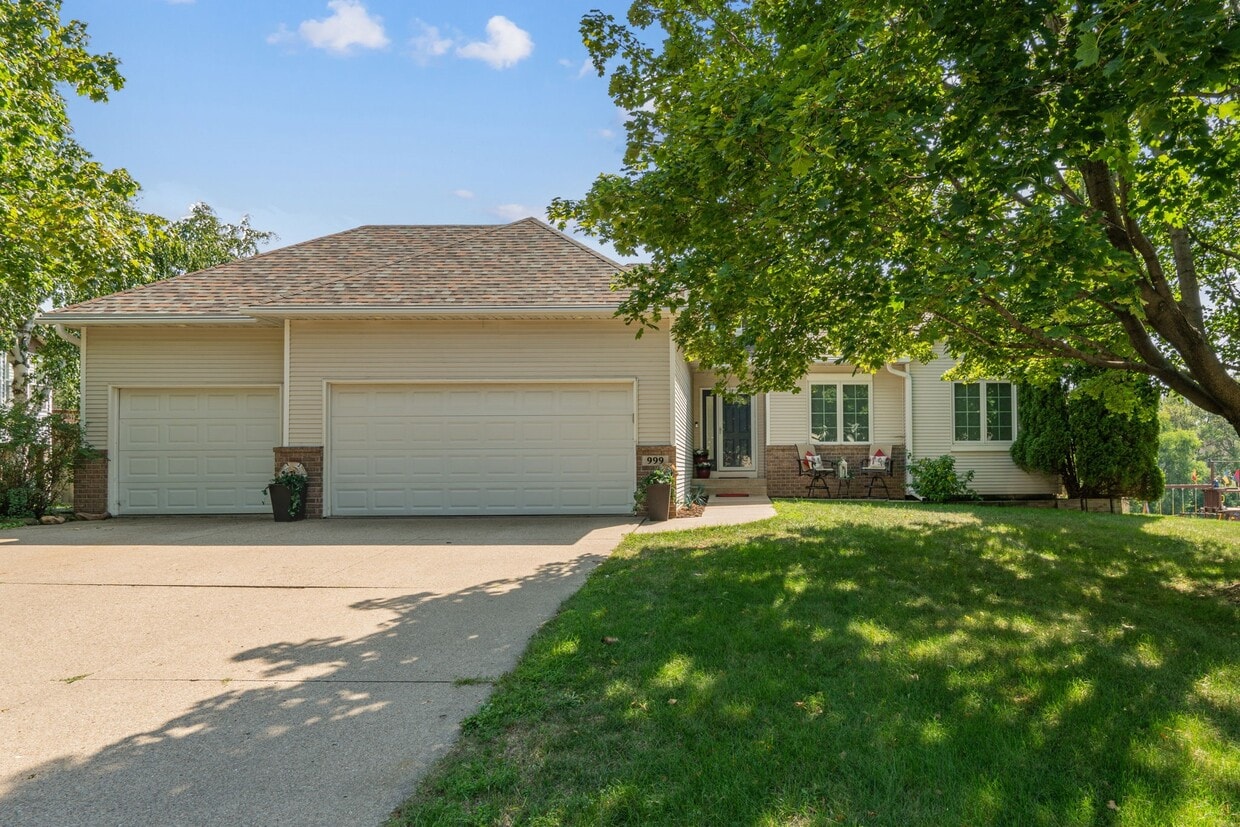 999 Bluff Pass N, Chaska, MN 55318 House Rental in Chaska, MN