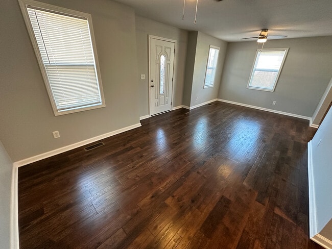 Building Photo - 1112 W Heerdink Ave