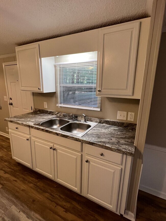 Foto del edificio - 3 Bedroom/2 Bathroom Home on 1 Acre of Land