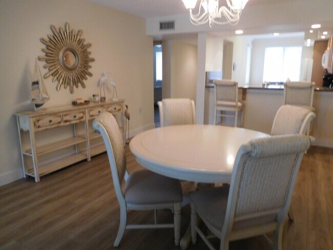 Foto del edificio - 2721 Village Blvd