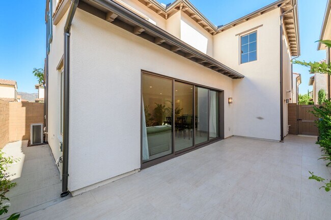 Foto del edificio - 3bedroom/3 bath/Gated Orchard Hill/Detache...